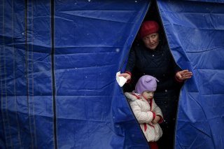 Le Conseil fédéral accorde un statut de protection spécial pour les réfugiés ukrainiens: ils pourront obtenir rapidement un droit de séjour en Suisse sans devoir passer par une procédure d'asile ordinaire.